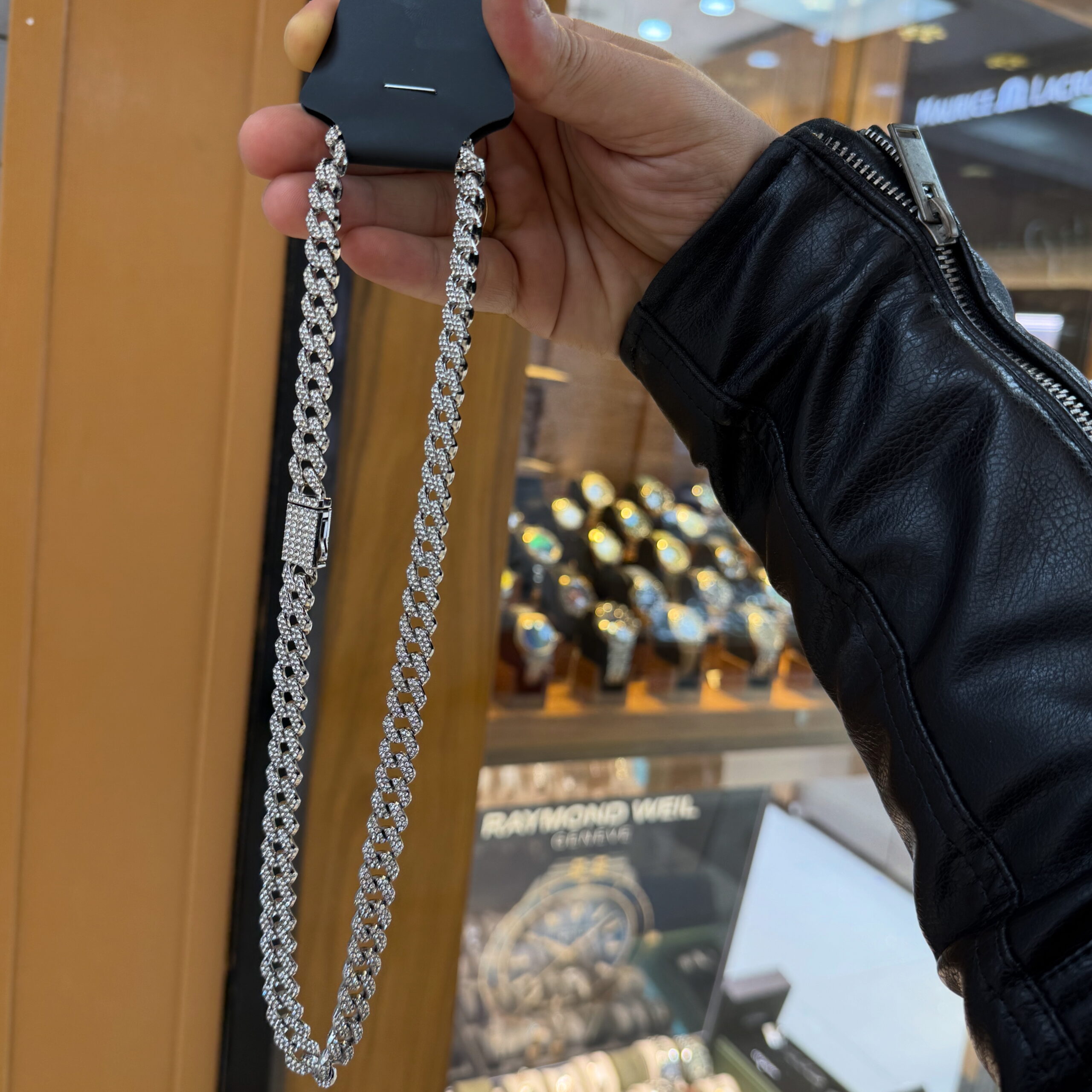 3077CC15-4425-4005-86BA-4449C8DD1630